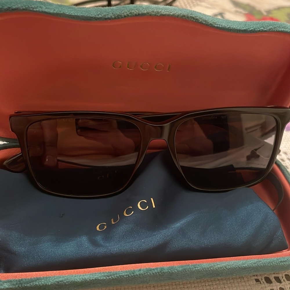 Gucci frames with box no cloth but with box sleeve